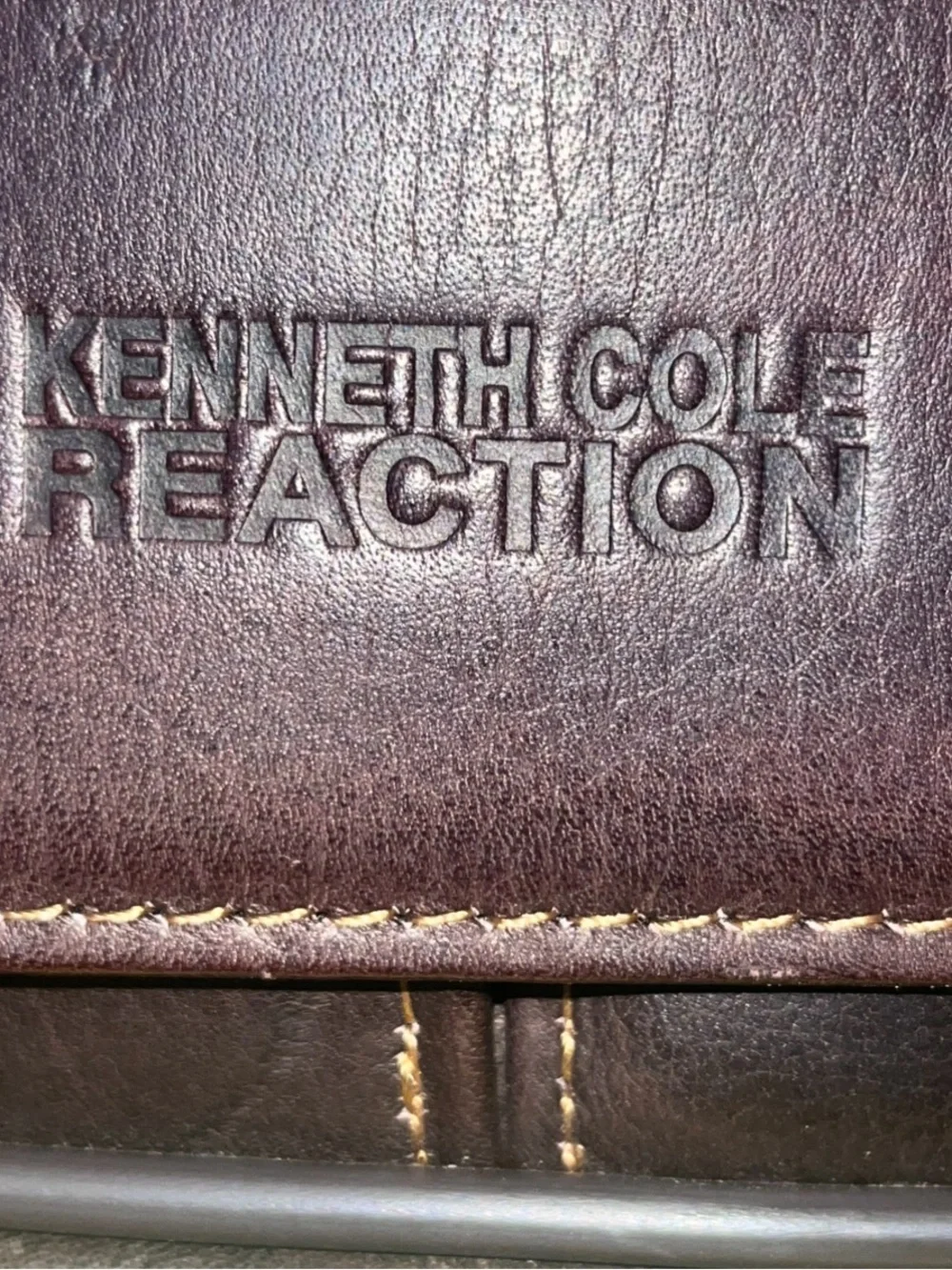 Kenneth Cole Reaction Solid Leather Messenger Bag  /Briefcase / Laptop Bag
